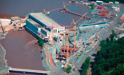 Three Potain tower cranes helped expand a hydroelectric generation facility at the Holtwood Dam by placing 60,000 cubic yards of concrete.