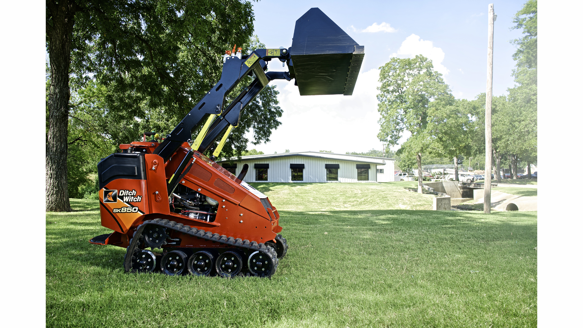 Ditch Witch Sk850 Mini Skid Steer Raised Bucket 54481995c158e