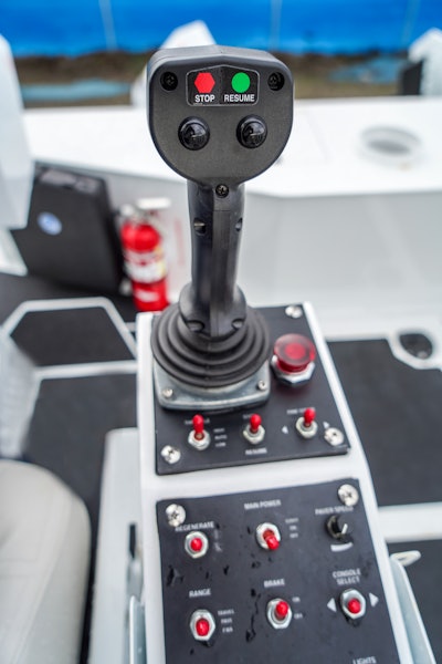 Roadtec rubber track pavers use an electronic joystick, which promotes operator comfort and ergonomics. Operators can use the joystick with their hands resting at their sides. The joystick does a very good job of holding a straight line. Operators can have confidence in letting go of the joystick when traveling straight and using their right hand for other machine controls.