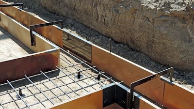 Advance Concrete Form Stakeless Footing System