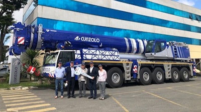 From left to right: Marcos Cunzolo (General Director, Cunzolo), Anilton Leite (Sales Manager, Tadano Brazil), Rodolfo Cunzolo (President, Cunzolo), Masatoshi Hirano (President, Tadano Brazil), and Renata Cunzolo (Financial Director, Cunzolo).