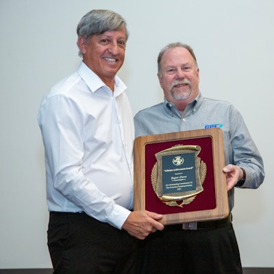 Dave Adams (left) receives the ACPA Lifetime Achievement Award from ACPA board member, Wayne Allen (right)