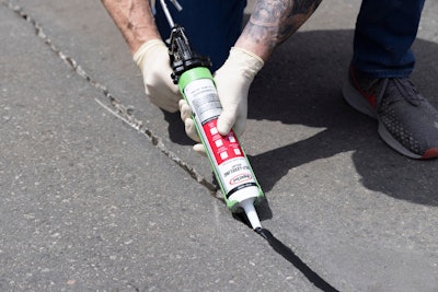 Based on solvent-free hybrid silane polyether technology, the non-shrink single-component products can be used on a range of substrates and bond to a range of construction materials.