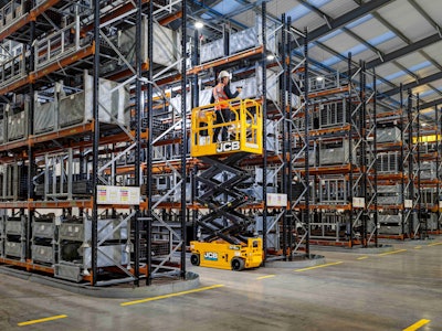 The S1932ED has been redesigned to prioritize transportability by reducing the weight by 250 lbs.