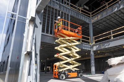 ClearSky Smart Fleet comes standard on the ES4046 Electric Scissor Lift to allow for fleet tracking.