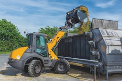 Equipped with loading forks, the machine has a lifting height of up to 15 ft., 2 in. (4.66 m) and reach of up to 9 ft., 9 in. (3 m).