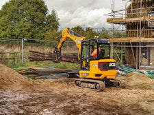 The 35Z MEX delivers 24.7 hp and 7,284 lbs. of breakout force with a dig depth of 10 ft., 6 in.