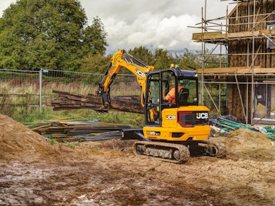 The 35Z MEX delivers 24.7 hp and 7,284 lbs. of breakout force with a dig depth of 10 ft., 6 in.