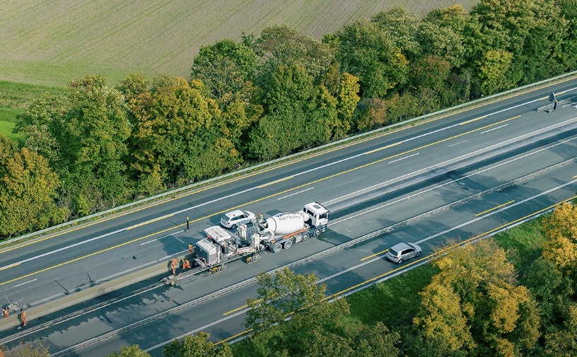 Stringless Concrete Paving with the Wirtgen SP 25i and AutoPilot | IRONPROS