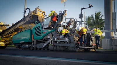 The solutions shown for asphalt paving included the VÖGELE SUPER 2000-3i tracked paver, which has become successfully established in North America.