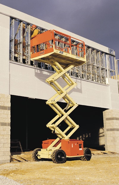 This scissor lift is equipped with quick leveling technology.