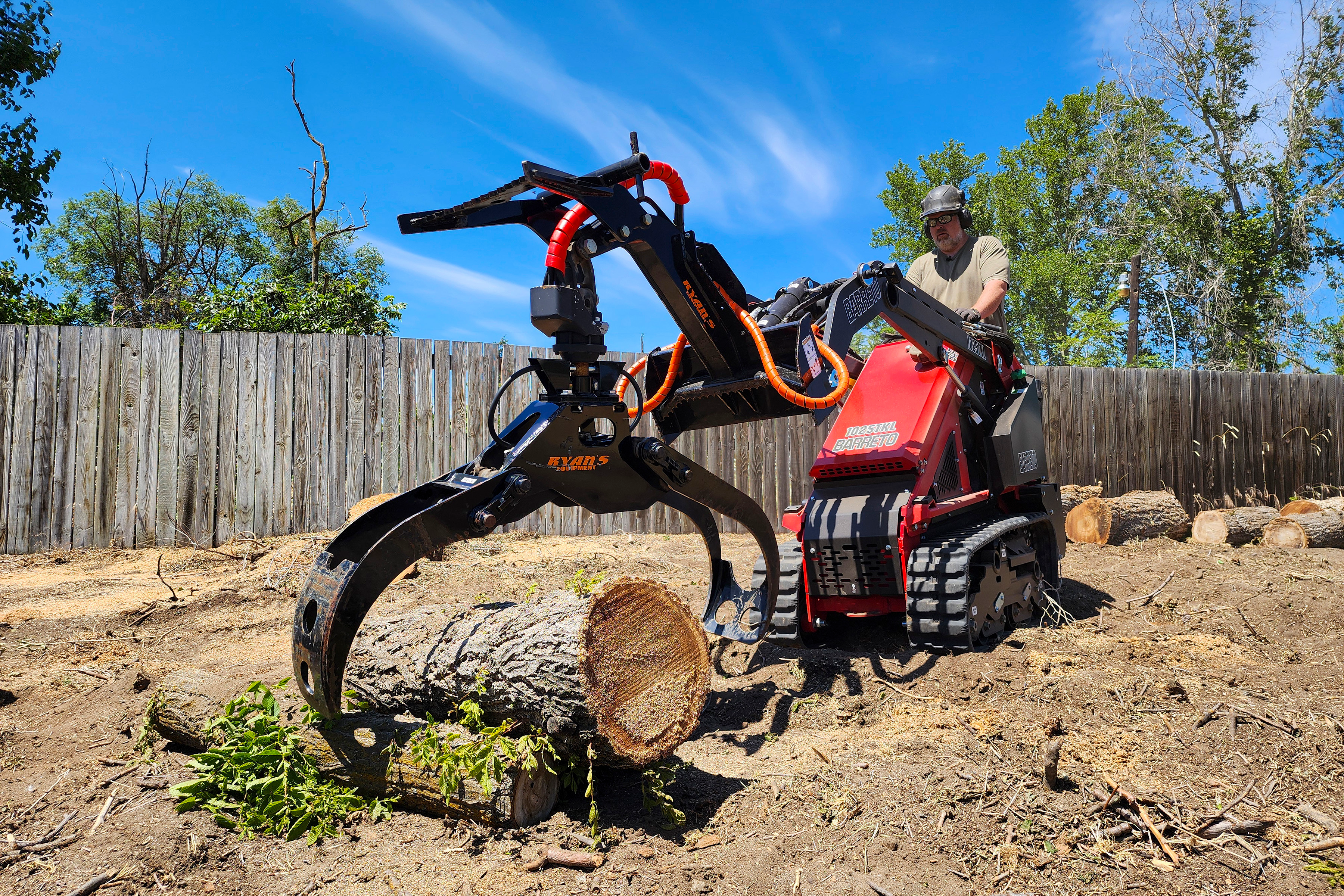 The 1025TKL replaces the 825TKL Mini Skid Steer, which has been discontinued.