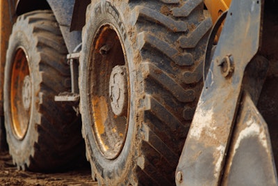 Tire monitoring through telematics enhances safety, lengthens the service life of tires, saves tire casings, and reduces costs.