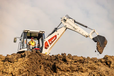 Bobcat B760 Backhoe Loader 3h6a