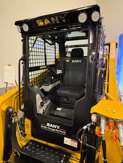 A standout for most operators is the ST230V's flip-down door. At this time, only two other manufacturers offer this popular feature.