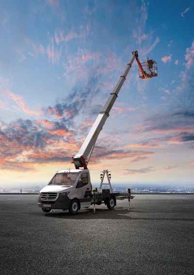 The PK 880 TEC loader crane combines technology with the latest CONNECTED plus+ solutions to deliver quality precision and lifting performance.