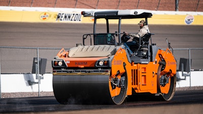 The most versatile Hamm roller: The two VIO drums of the HD+120i VIO-2 HF enable a total of nine different compaction mode combinations.