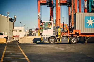 Ele Perc Port Tractor 2022 1 Y3 A2679