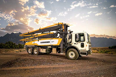 The 38XXT offers a 4-part distribution boom in a practical Z-fold making it easy to handle with a low unfolding height.