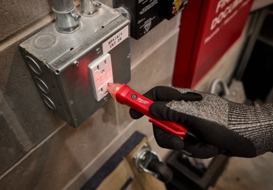 Voltage Detector 1