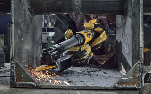 DEWALT ATOMIC 20V MAX* 4 In. Cut-Off Tool