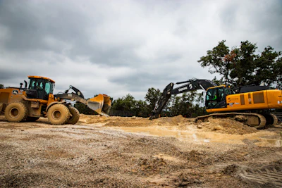 Five Star Civil’s fleet managers use their operations center to monitor John Deere wheel loader and excavator as they move earth on a jobsite.