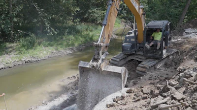 Dump Gravel Bucket Backwards